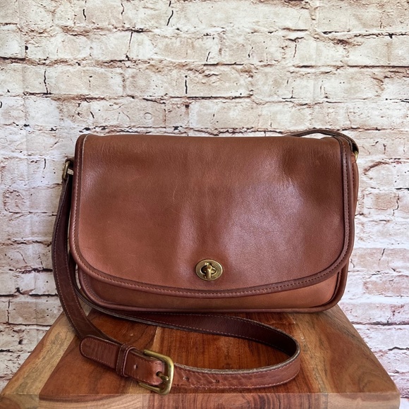 Coach Handbags - Vintage Coach City Bag 9790 British Tan Leather Purse Crossbody Bag Made in USA